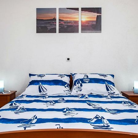 Apartment Bora Ровінь Екстер'єр фото