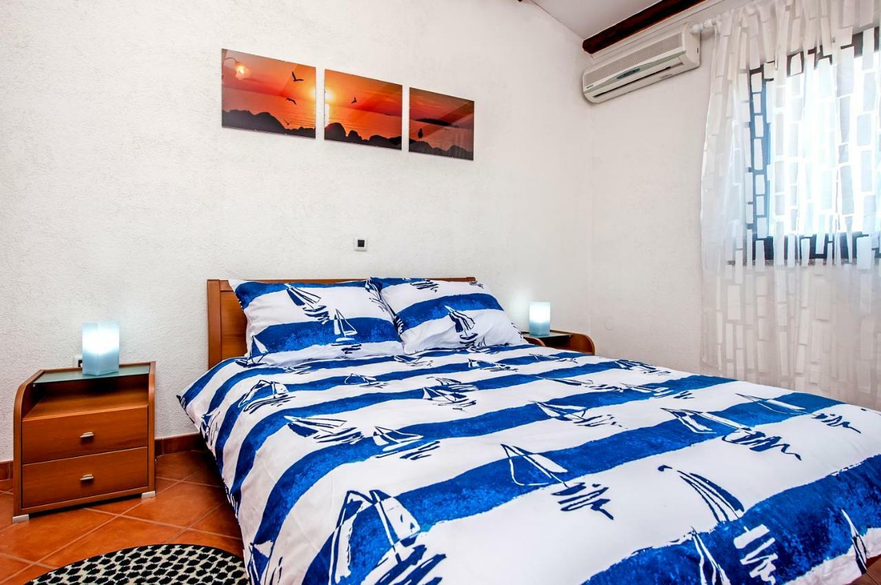 Apartment Bora Ровінь Екстер'єр фото