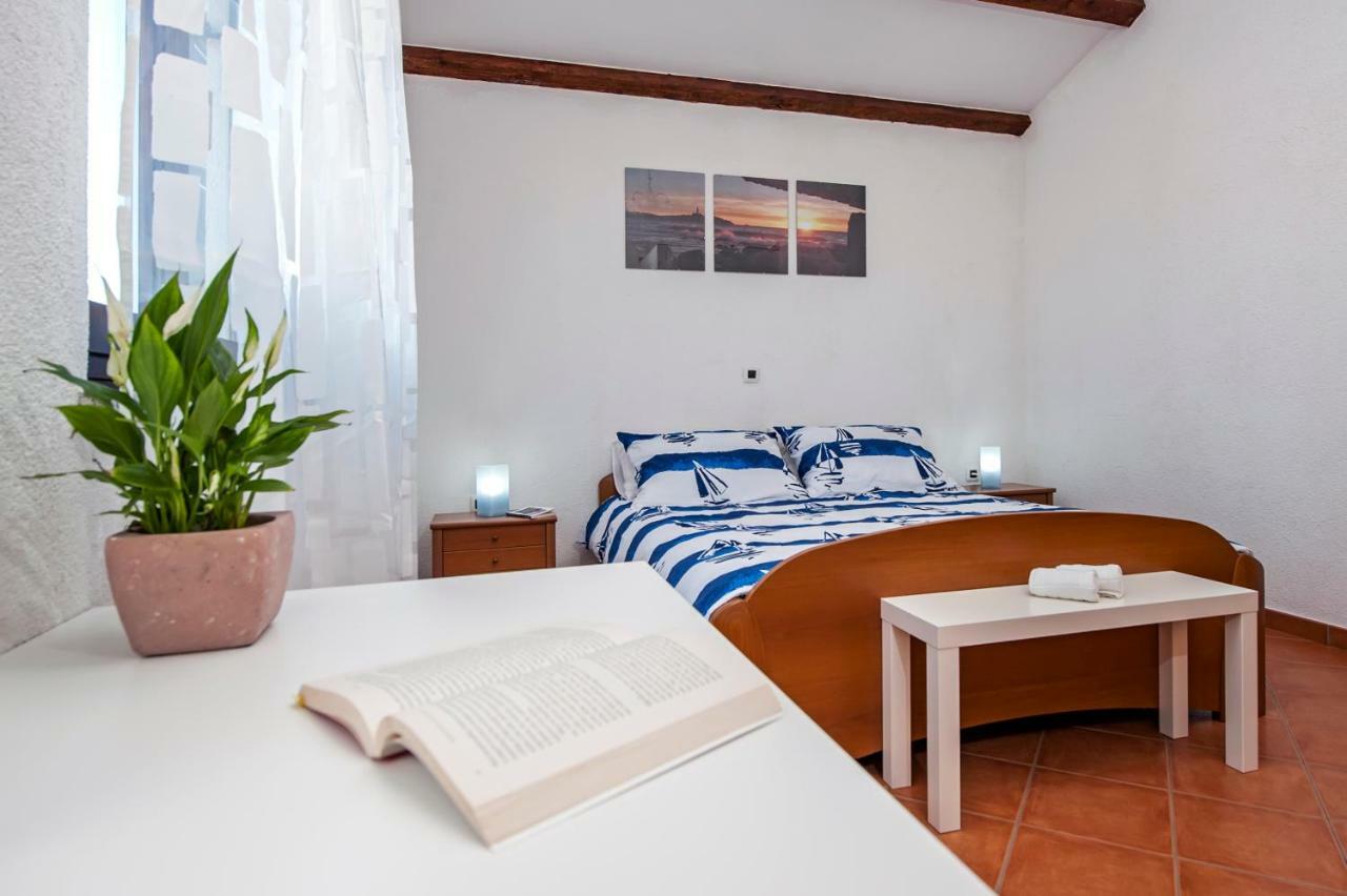 Apartment Bora Ровінь Екстер'єр фото