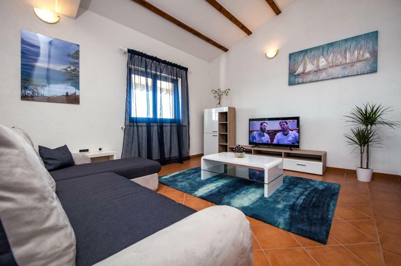 Apartment Bora Ровінь Екстер'єр фото