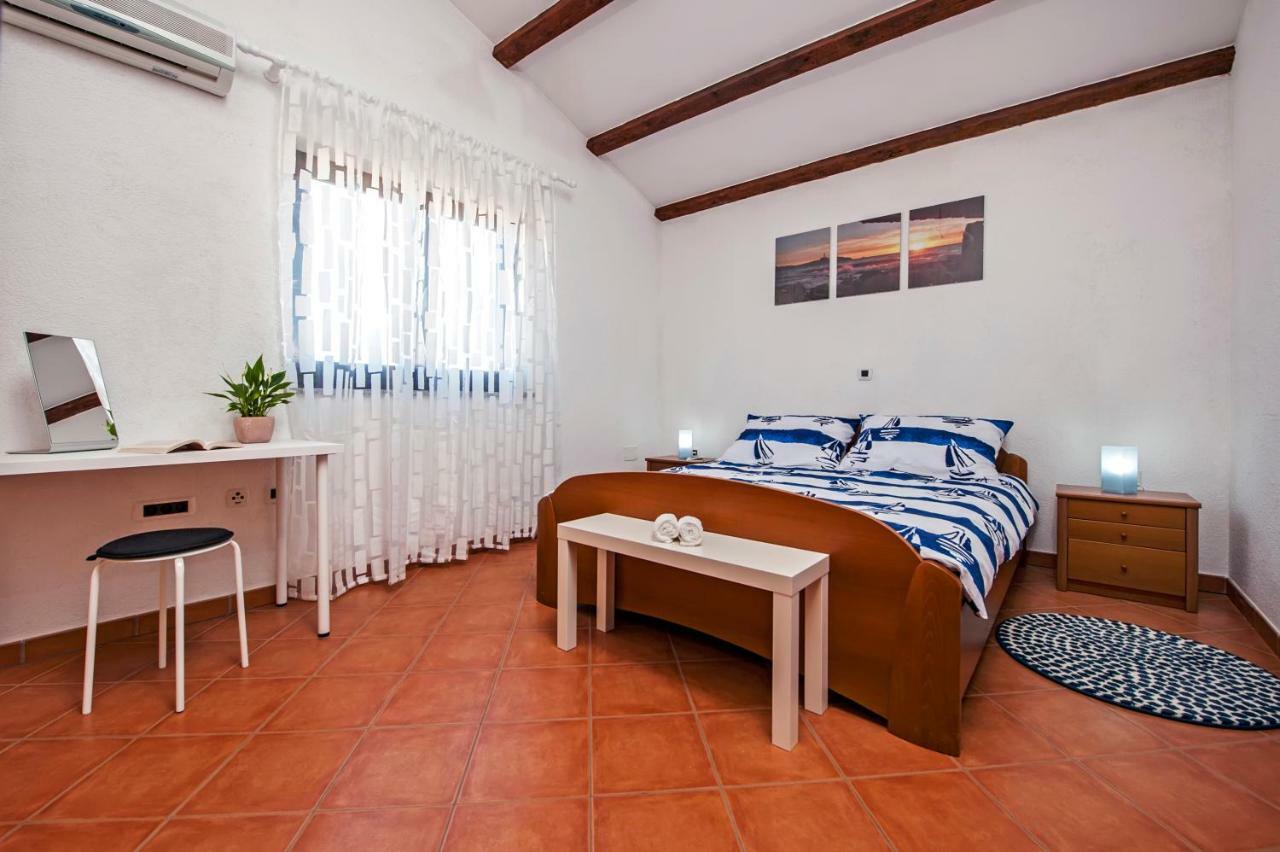Apartment Bora Ровінь Екстер'єр фото