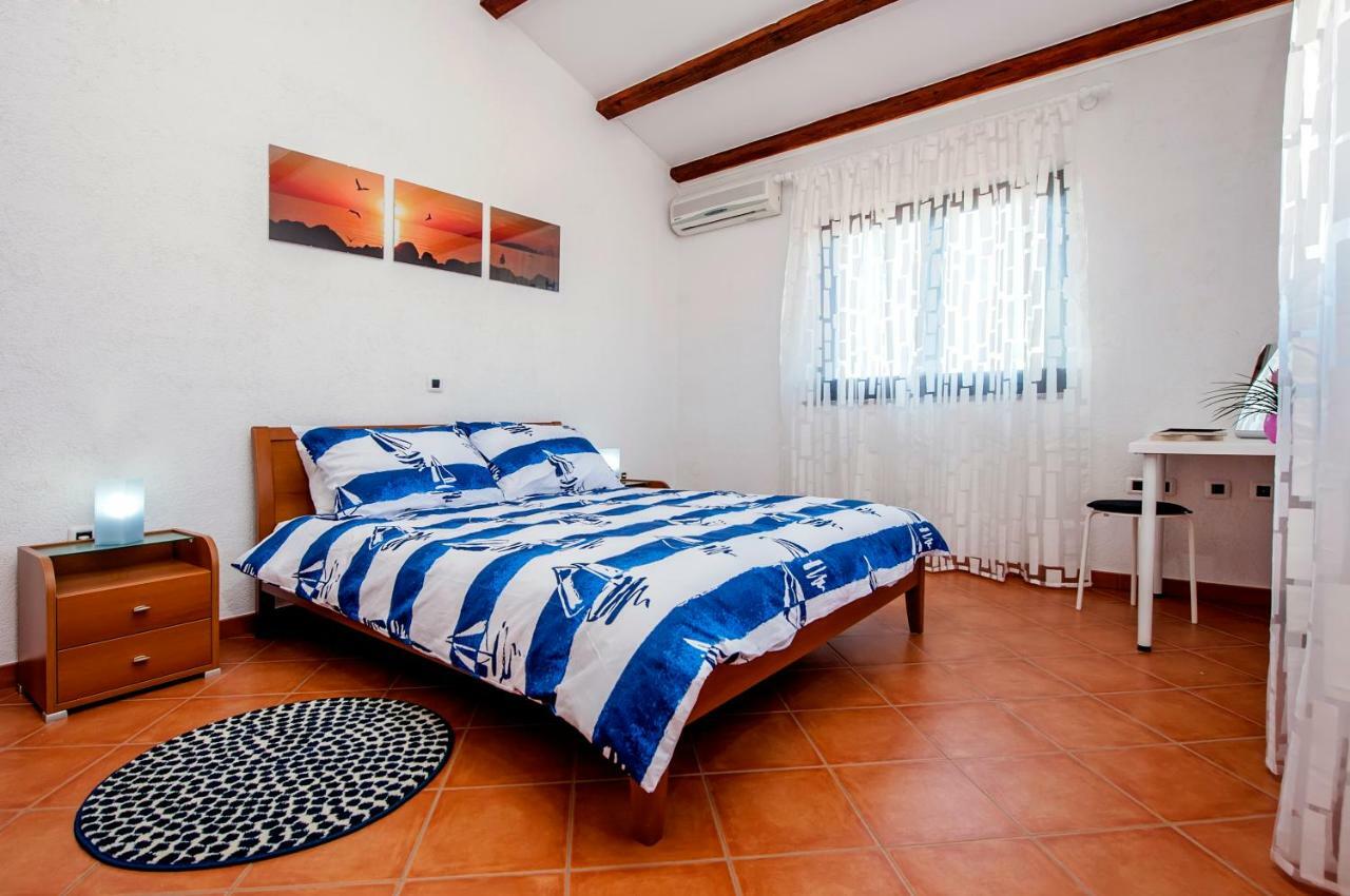 Apartment Bora Ровінь Екстер'єр фото